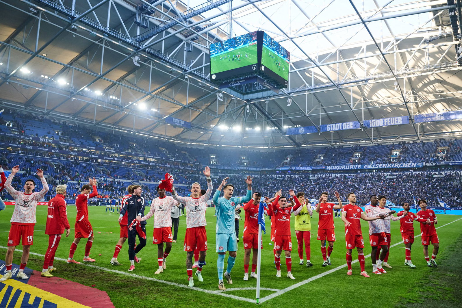 Ließen sich auf Schalke feiern: Mainzer Bundesliga-Profis.