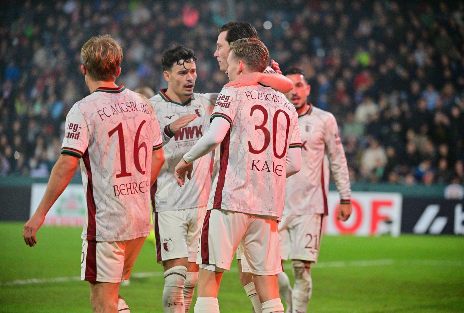 Der FC Augsburg steht im Achtelfinale des DFB-Pokals.