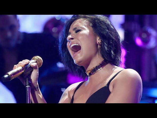 Demi Lovato Suffers Embarrassing Stage Fall During 'Cool For The Summer' Performance