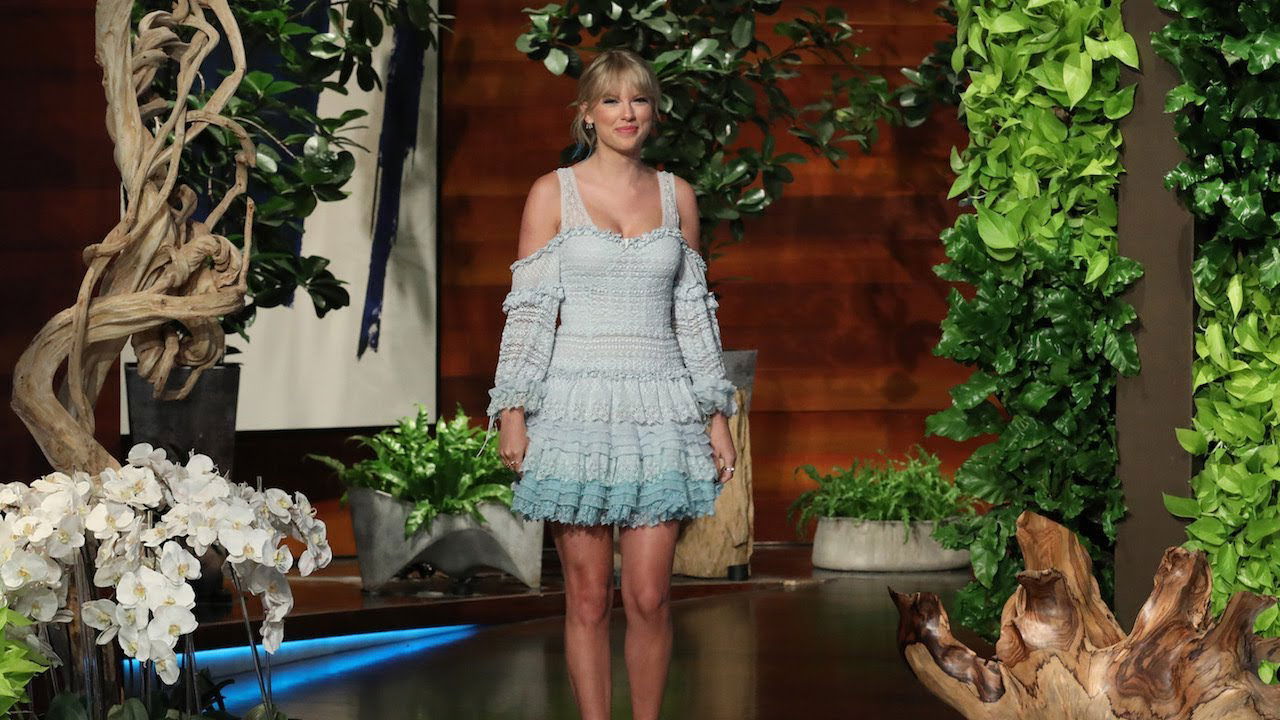 Does Taylor Swift Wash Her Legs in the Shower?