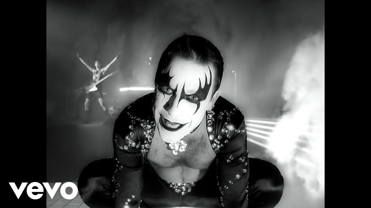 Robbie Williams - Let Me Entertain You