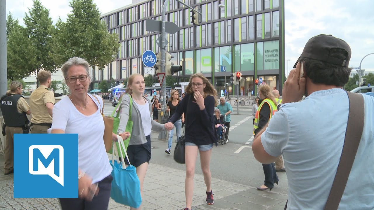 Augenzeuge der Schießerei am OEZ in München : "Neben mir am Boden ist er gestorben"