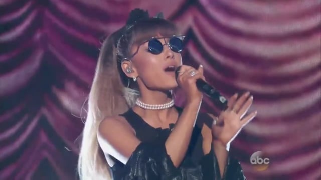 Ariana Grande - How Will I Know / Queen Of The Night (Whitney Houston Tribute)