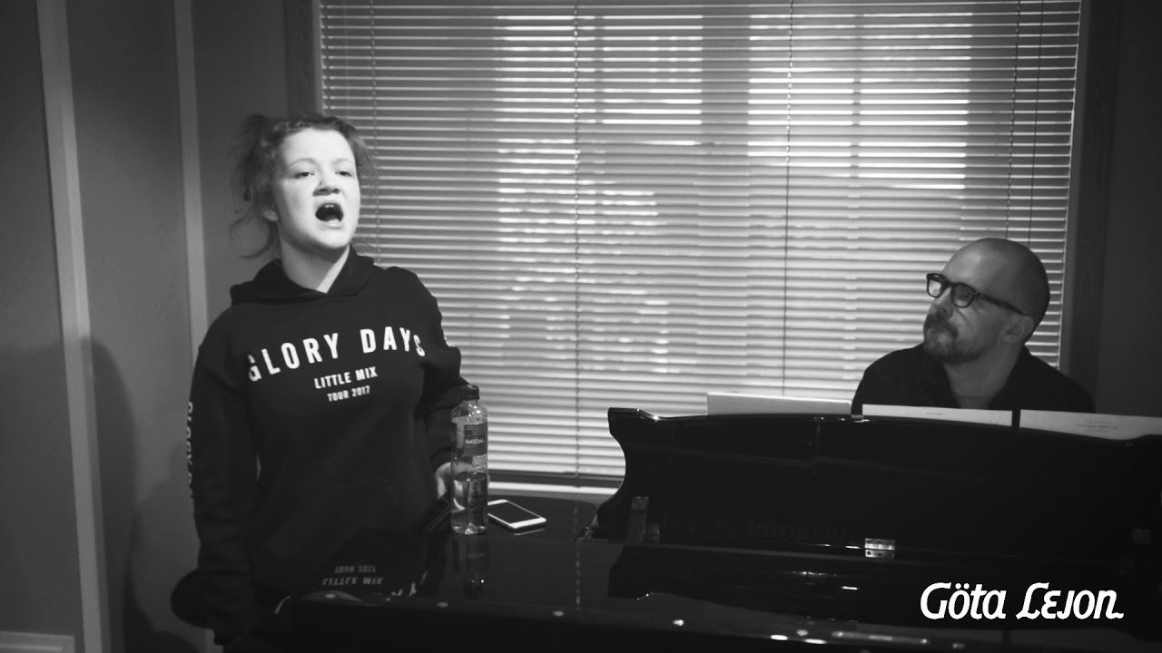 Beata Ernman repeterar inför Forever Piaf - Musikalen