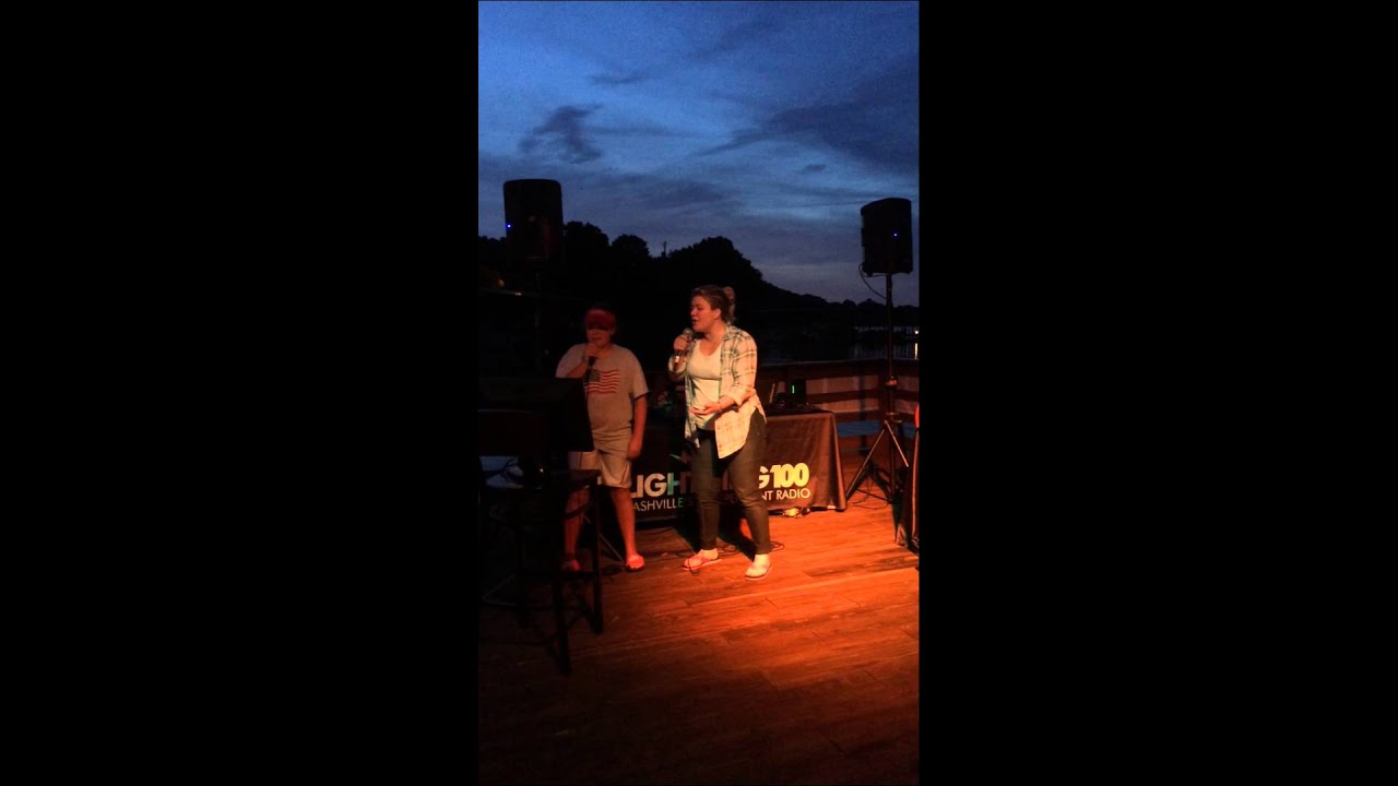 Kelly Clarkson und Ava Davis performen "Love Shack"