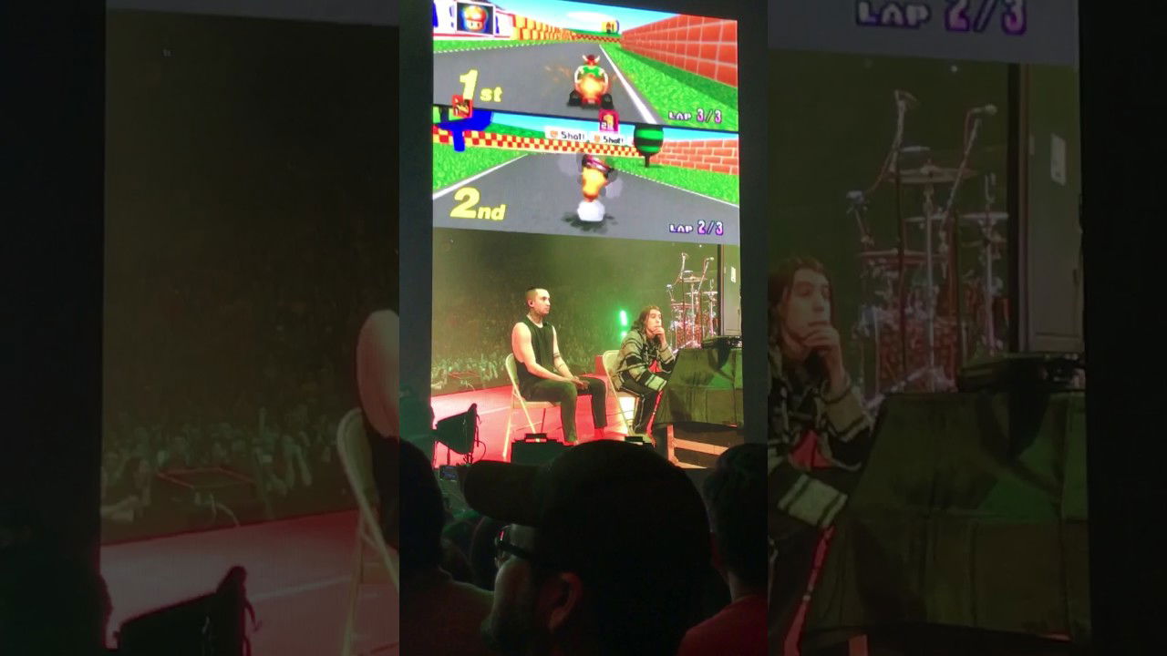 Mario Kart 64 (Tyler Vs Noah) - Twenty One Pilots - Emotional Roadshow Tour 2017 - Providence 2017