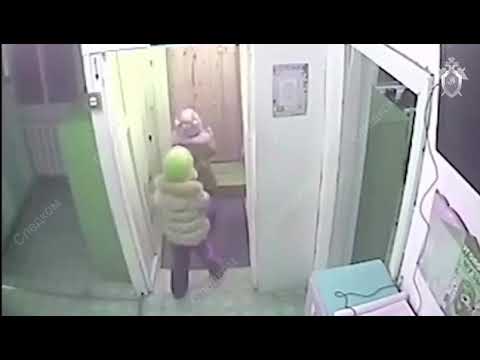 Girls go home alone in the freezer-Dy vajza arratisen nga kopshti në temperatura -45 gradë