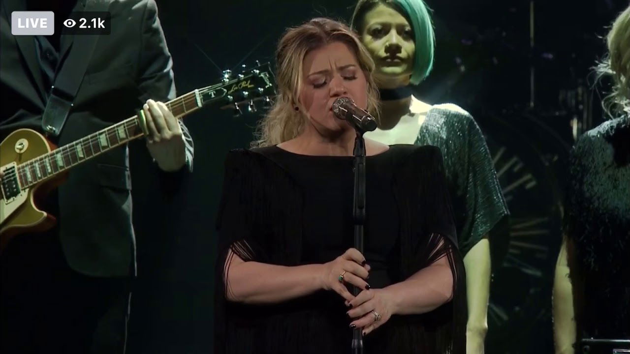Kelly Clarkson covering Lady Gaga and Bradley Cooper’s song ‘Shallow’ 2/15/2019