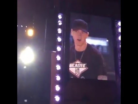 Eminem FACK live Lollapalooza Brasil 2016