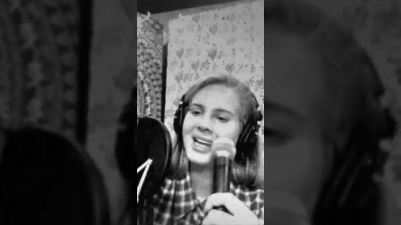 Lana Del Rey sings You'll Never Walk Alone from Carousel by Rodgers and Hammerstein's! AMAZING