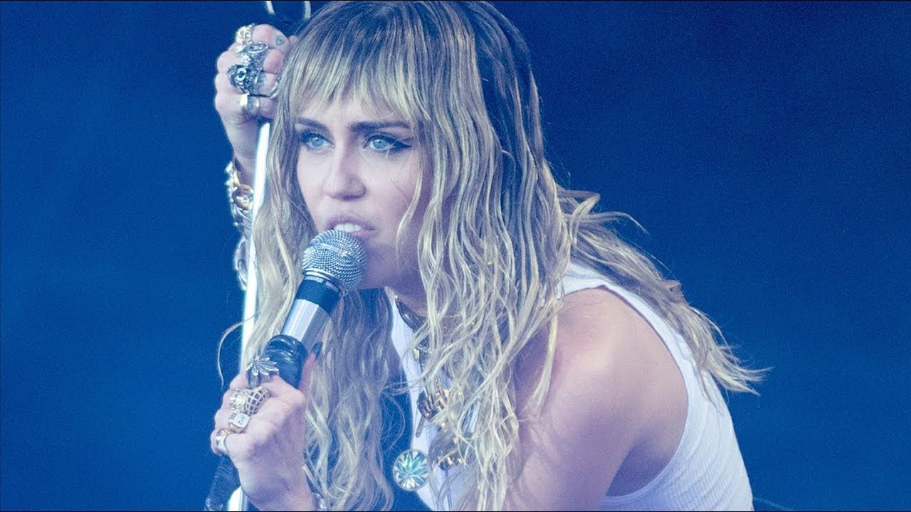 Miley Cyrus - Nothing Else Matters (Metallica Cover) Live
