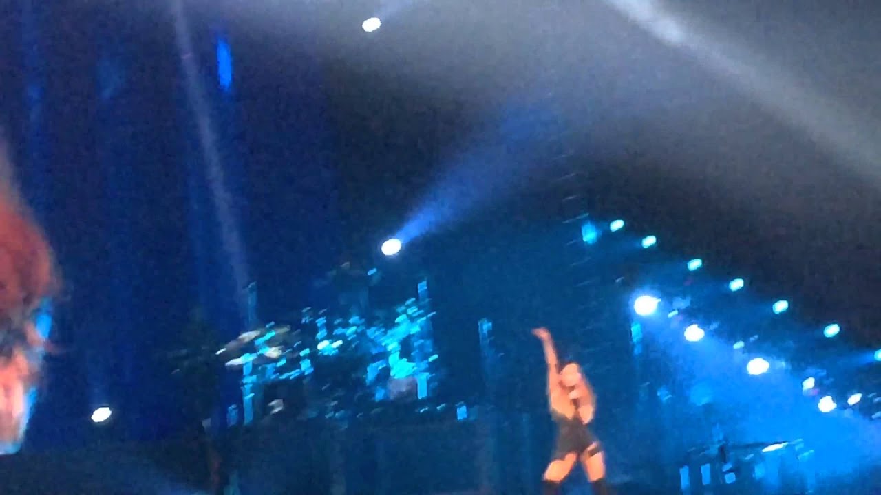 Ariana Grande singt Justin Bieber's "What Do You Mean?"