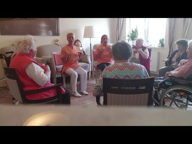 RAMMSTEIN-"ICH WILL" seated dancing, Sitztanz #Rammstein#Sitztanz#Pflegeheim#seated dancing