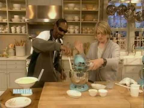 Snoop makes Mashed Potatoes | Snoop Dogg | Martha Stewart