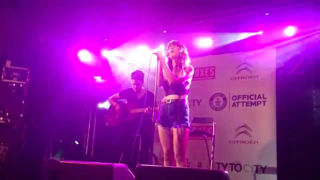 Foxes - Body Talk (Acoustic for C1tytoC1ty) [Concorde 2, Brighton]