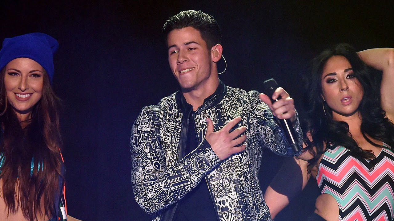 Nick Jonas Sexy "Chains/Jealous" Kids Choice Awards 2015 Performance