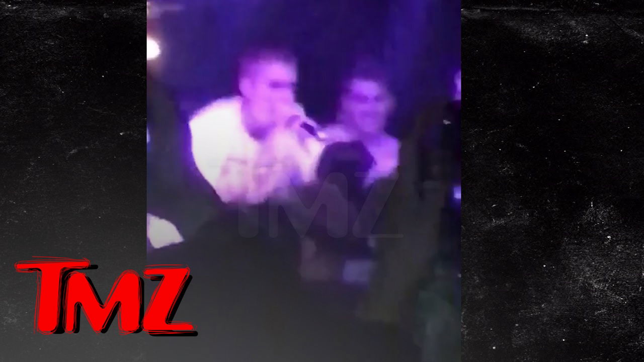 JUSTIN BIEBER NO HABLO ESPAÑOL During 'Despacito' Live | TMZ