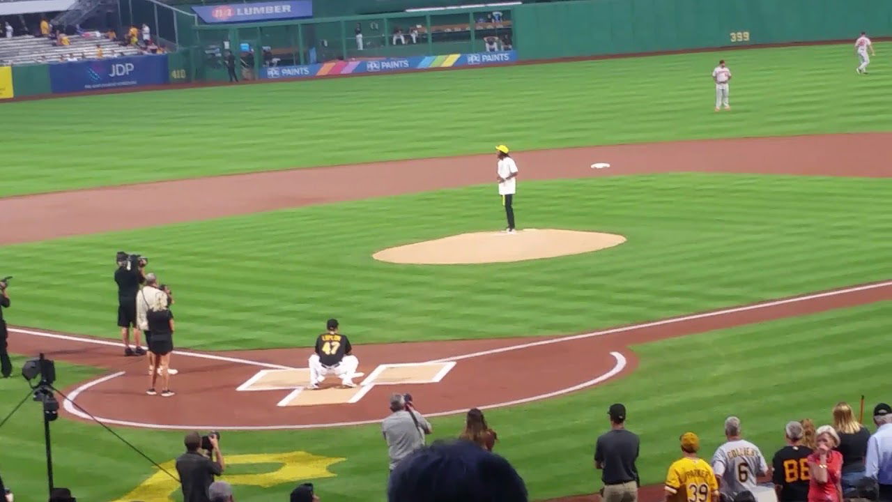 WIZ KHALIFA THROWS OUT FIRST PITCH AT A PIRATE GAME