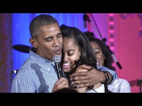 Obama sings 'Happy Birthday' to Malia