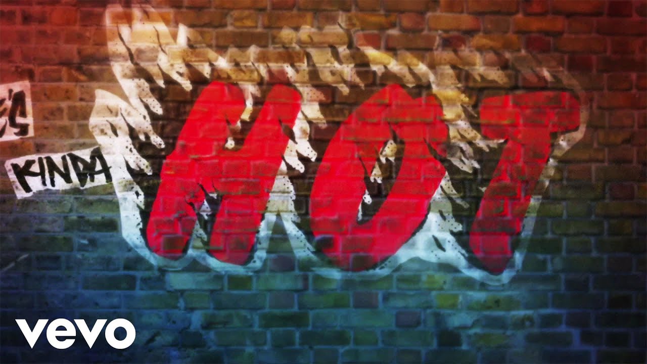 5 Seconds Of Summer - She's Kinda Hot (Lyric Video)