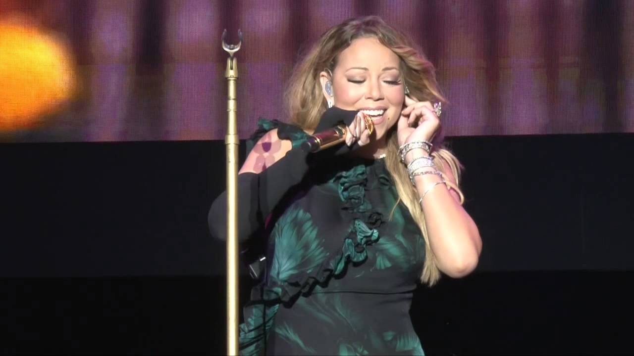 MARIAH CAREY LIVE IN JAMAICA LIP SYNCING
