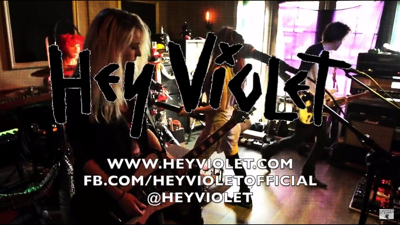 5 Seconds of Summer - 'Hey Violet' Signing (Hi Or Hey Records)