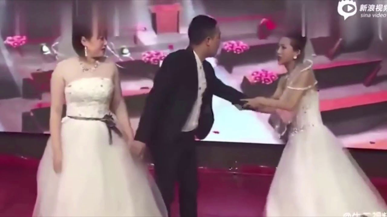 Groom's ex Enter Wedding in a Bridal Gown || GoViral