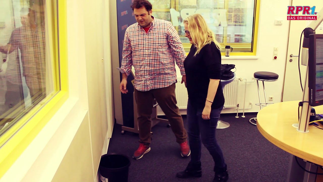 Mülleimer-Challenge: Darum schaffen nur Frauen diese einfache Übung