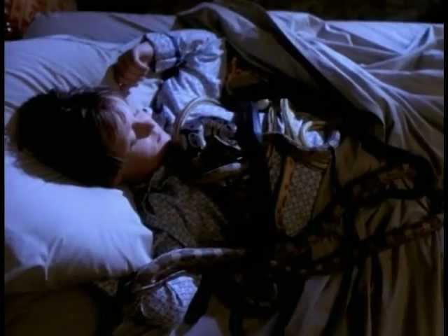 Metallica: Enter Sandman (Official Music Video)