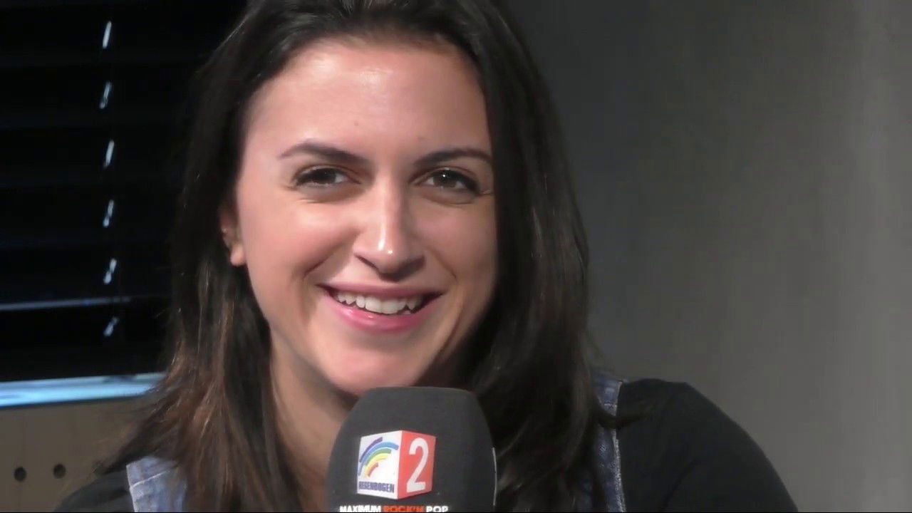 LAURA COX im Interview bei Regenbogen Zwei