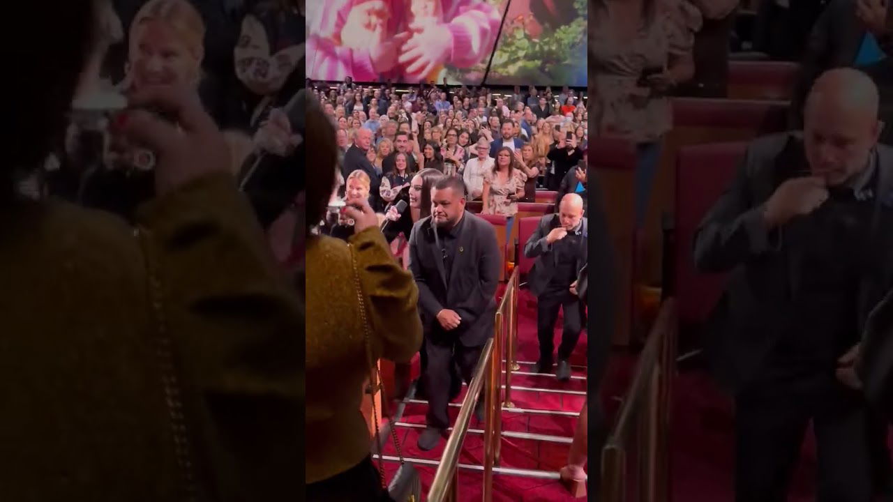 Adele emotional spotting her doctor in the audience