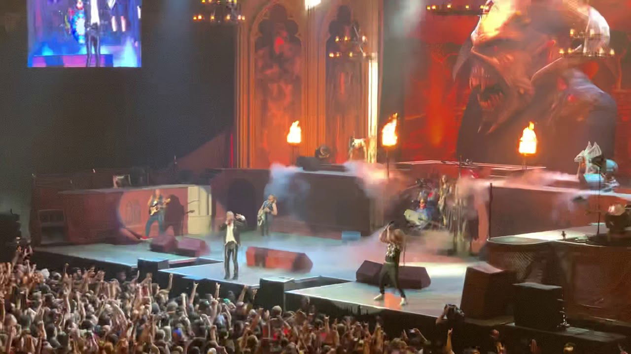 Janick Gers drops guitar