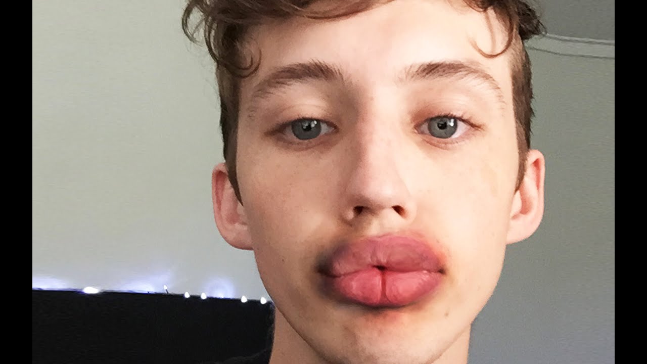 Troye Sivan - #KylieJennerChallenge