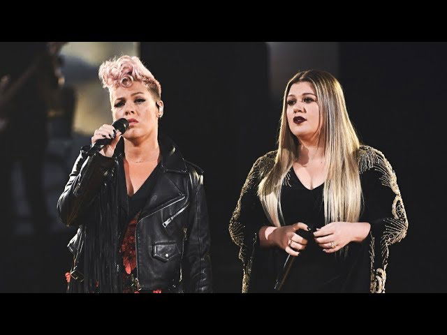 Kelly Clarkson & P!nk "Everybody Hurts" LIVE at the 2017 American Music Awards