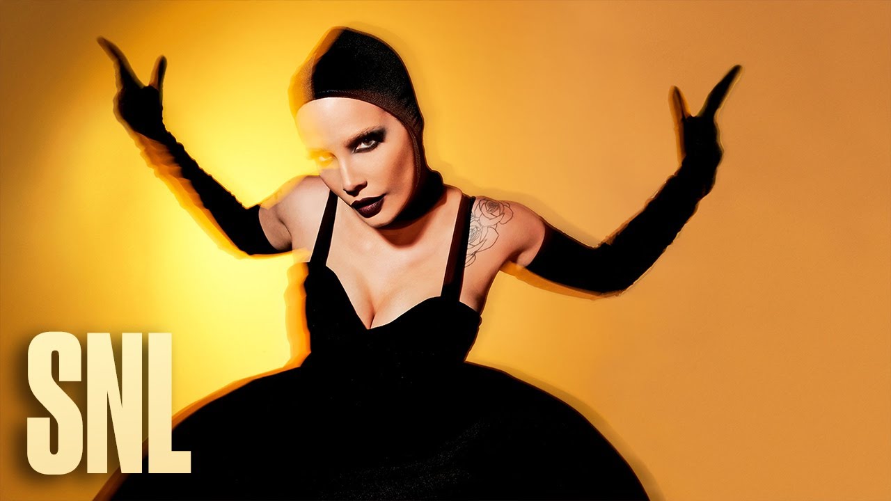 Halsey: I Am Not a Woman, I'm a God (Live) - SNL