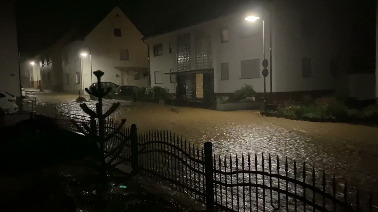 Unwetter: Heimersheim versinkt im Schlamm