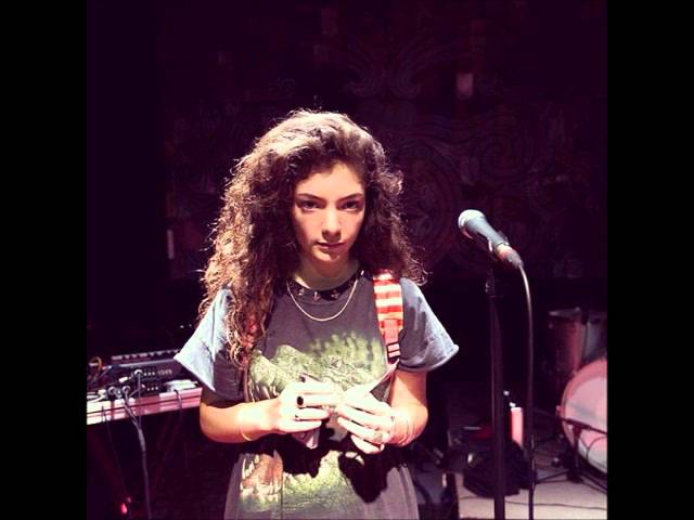 Lorde singing "Use Somebody" by Kings of Leon live at 12 years old (Radio NZ)