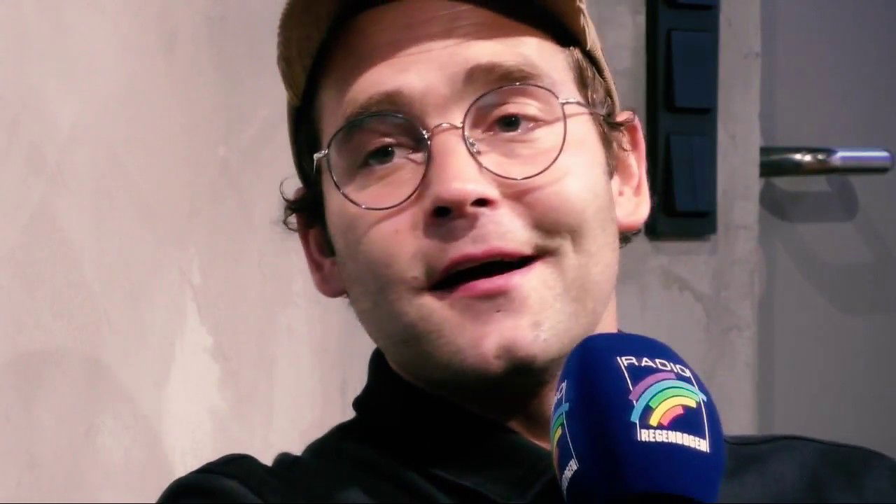 "Augen zu Musik an": Bosse live und im Interview