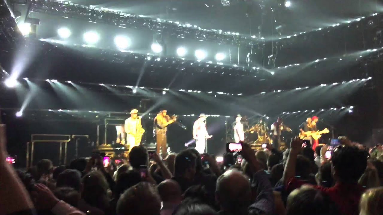 Bruno Mars - 'Uptown Funk' - First Performance of 2016 - Las Vegas