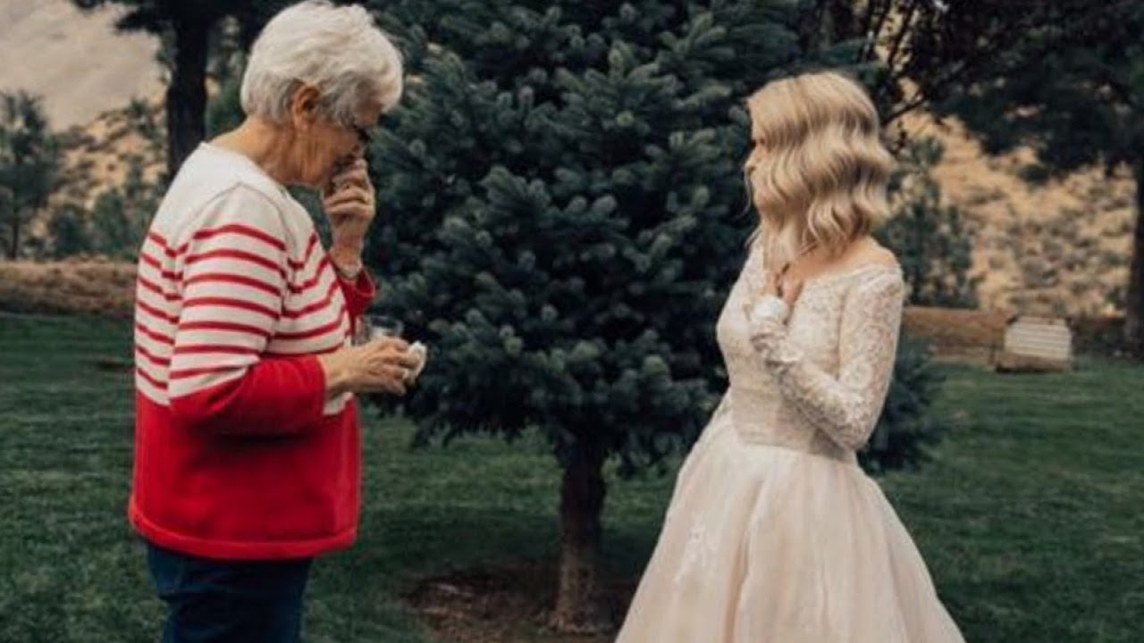 Bride Surprises Grandma by Wearing Her Wedding Dress in Touching Moment