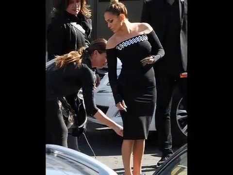 Jennifer Lopez struggles to walk in her too tight dress    and even has to enlist an assistant to zi