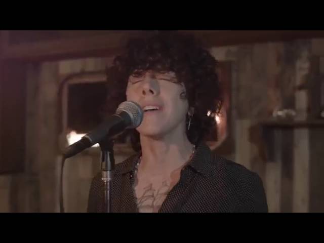 LP   Lost On You Live Session