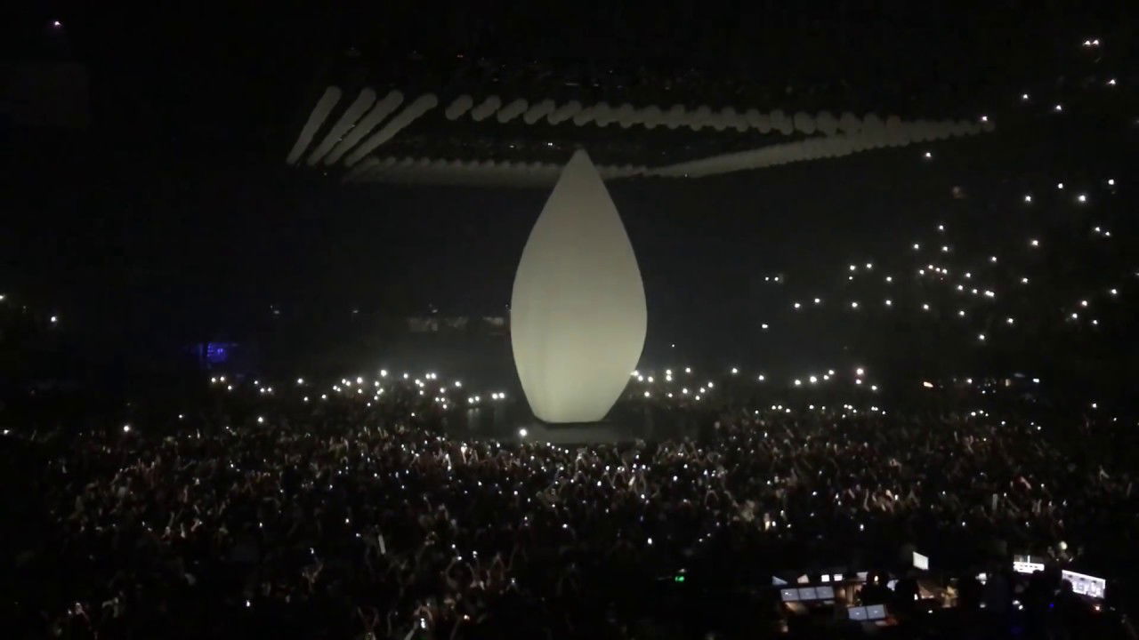 Drake previews new song in Amsterdam #BMWT