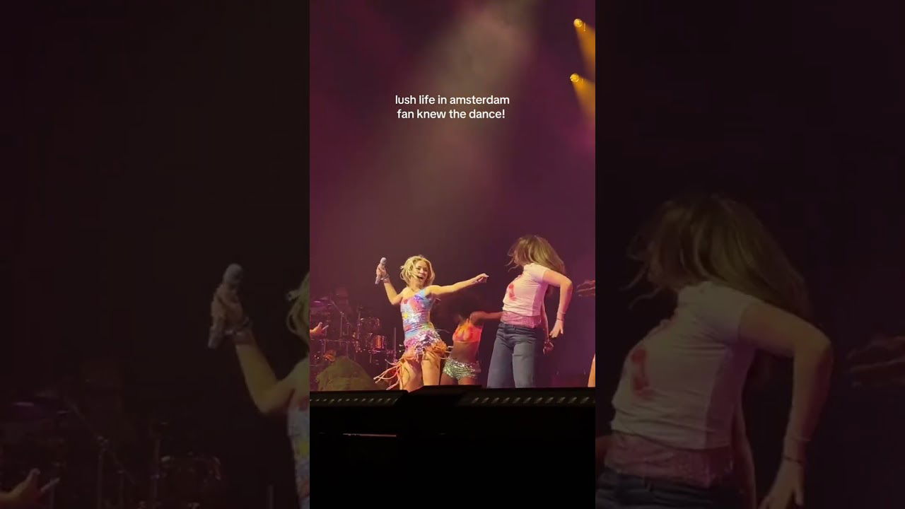 Zara Performing And Dancing To "Lush Life" With A Fan On The Midnight Sun Tour In Amsterdam