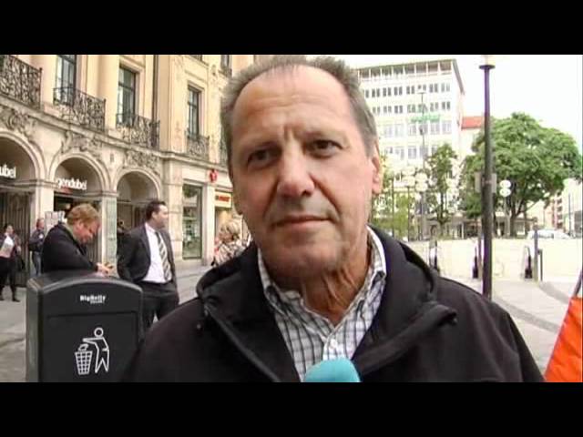 Stachus: Singender Mülleimer!