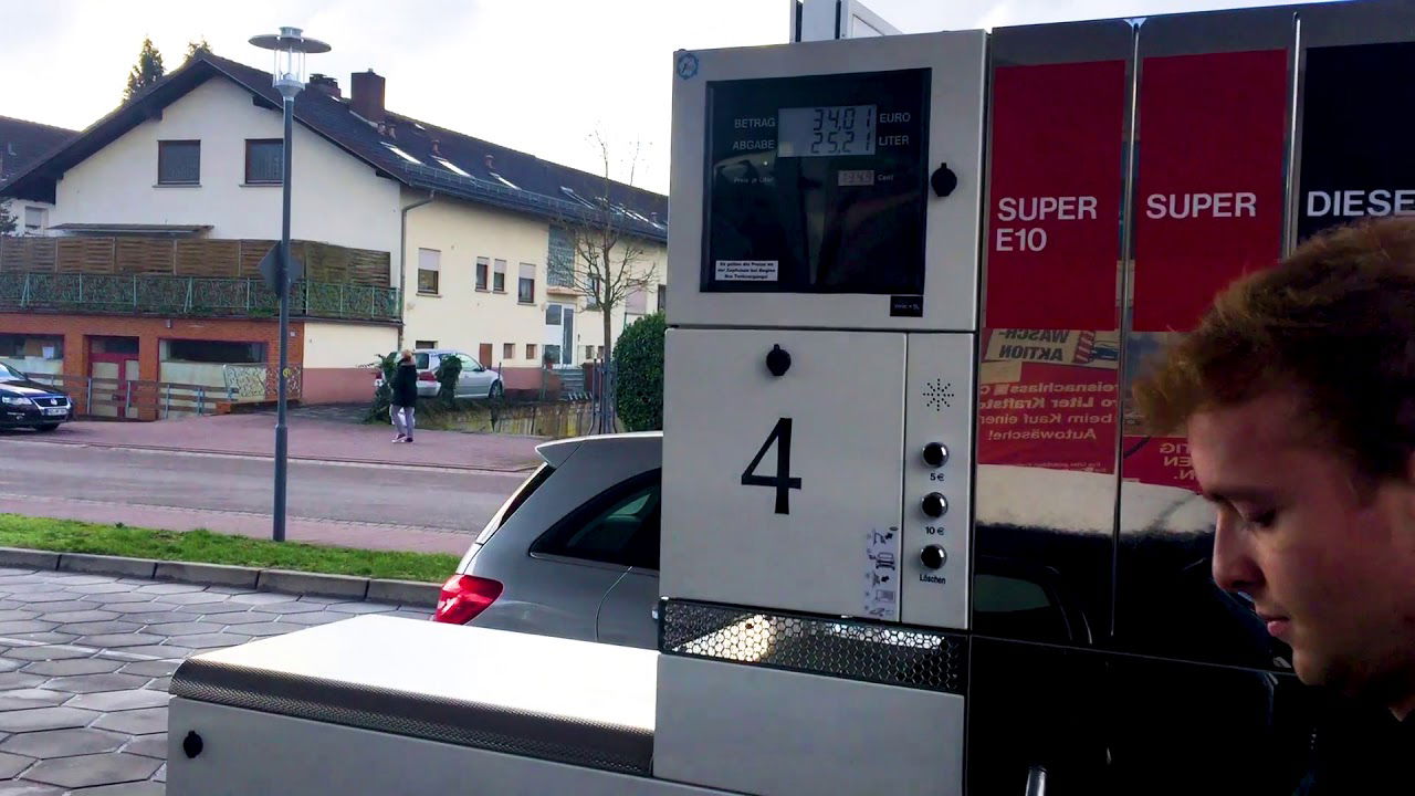 Das ist die sprechende Zapfsäule in Mauer!