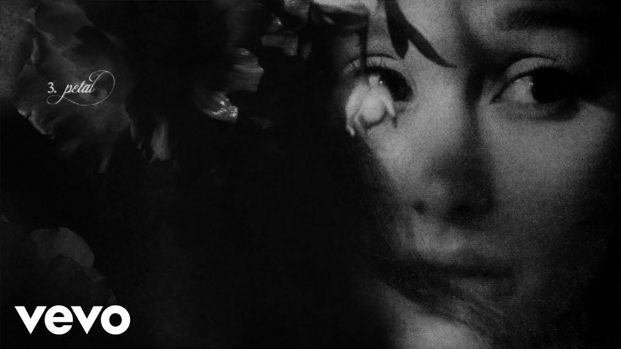 Ariana Grande - petal (official visualizer)
