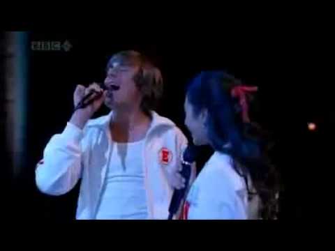 Zac Efron & Vanessa Hudgens in High School Musical