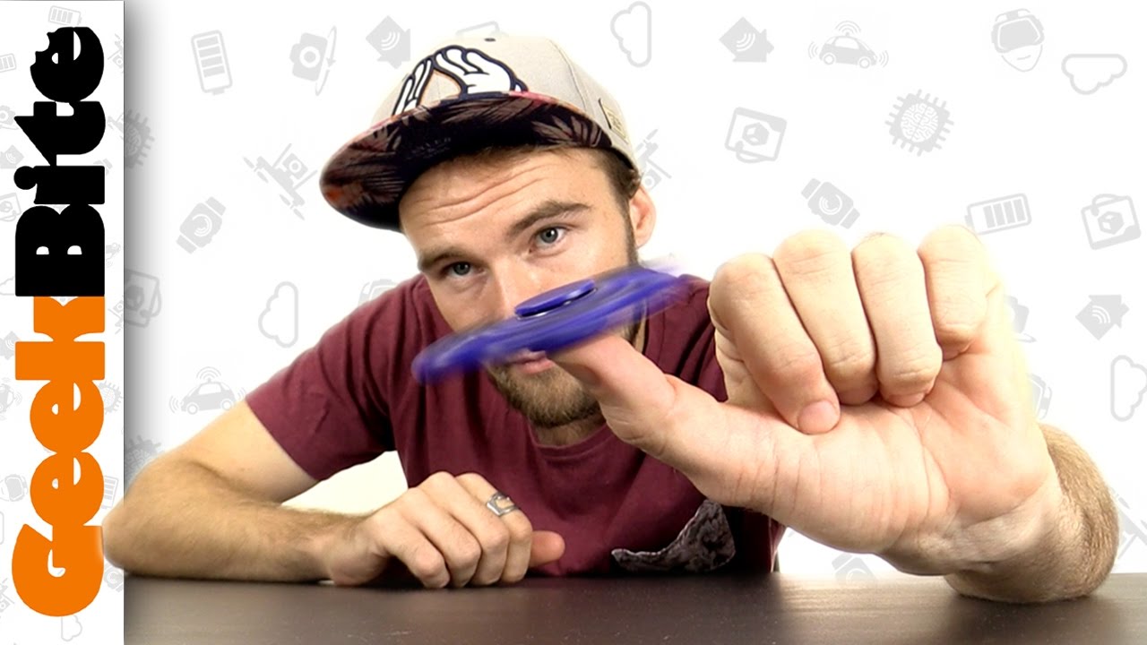 Fidget Spinner Tricks With a Professional Fidgeter