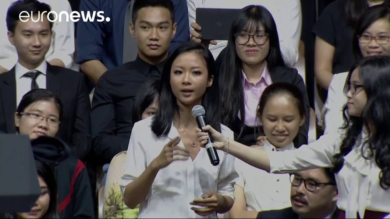 Obama beat boxes as Vietnamese 'queen of hip hop' Suboi raps for him